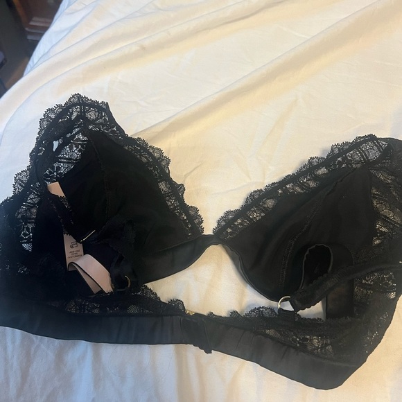 Victoria's Secret Black Lace Large Bra - Picture 3 of 3